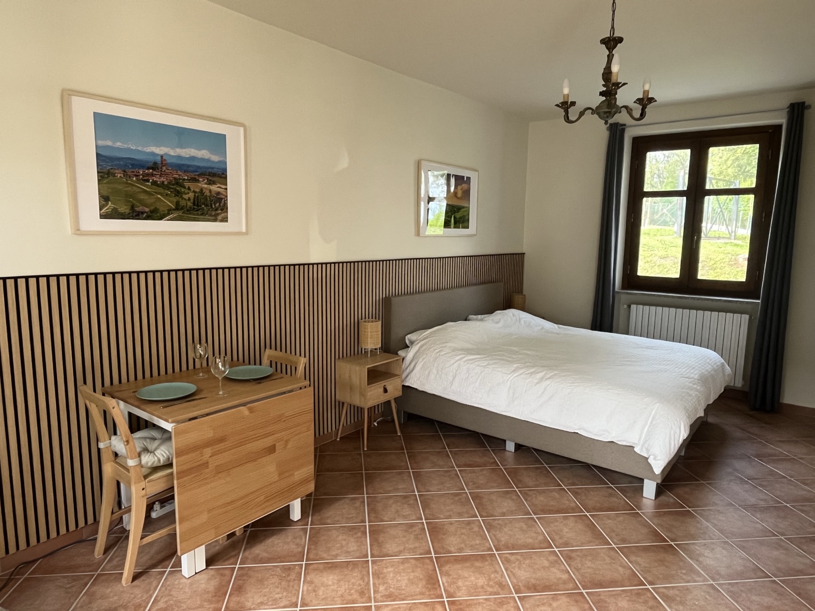 Lit double dans la chambre n° 2 du Belvedere